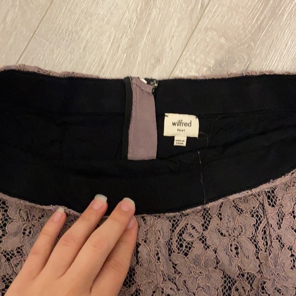 Lace violet shorts-zipper and elastic waist band - Picture 4 of 4